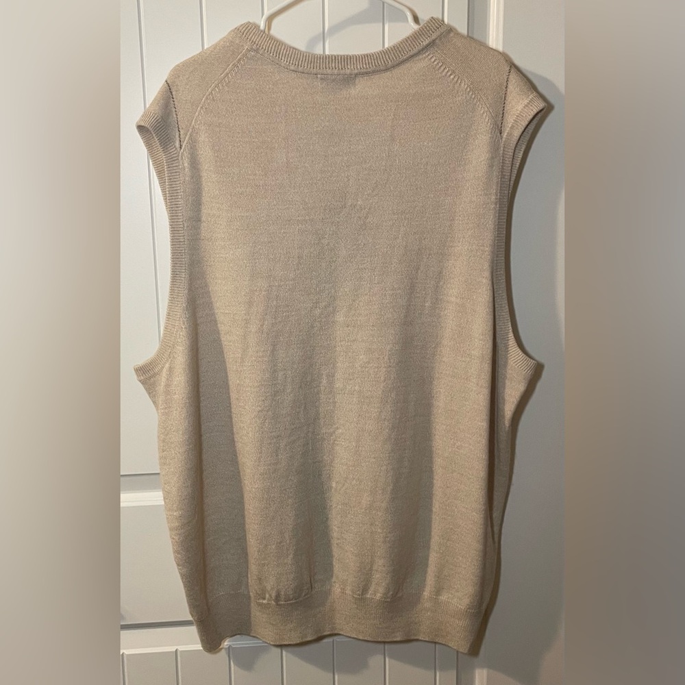 Dockers Sweater Vest in a Light Neutral Pattern - Picture 2 of 4
